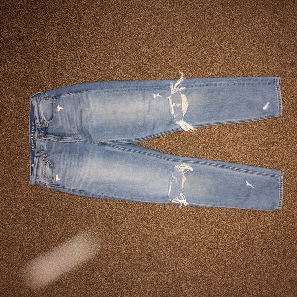American Eagle Outfitters Denim - american eagle light wash ripped mom jeans